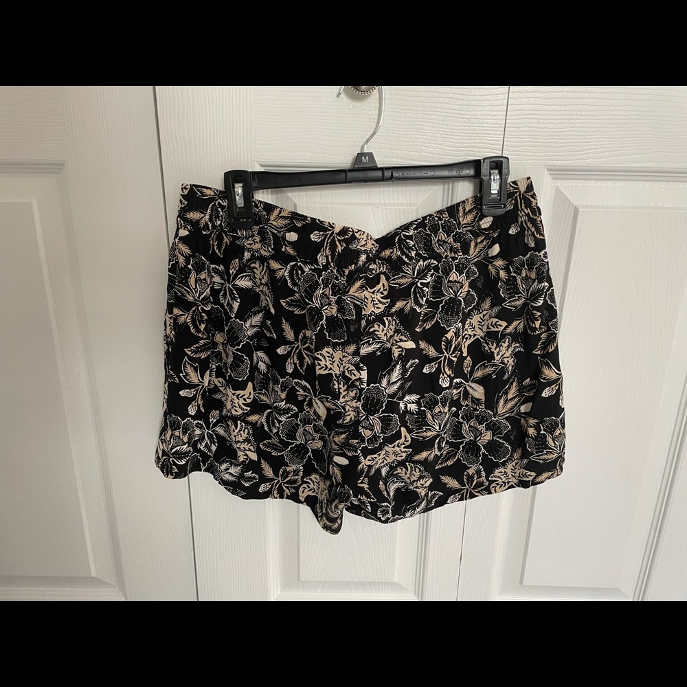 Old Navy patterned shorts size L